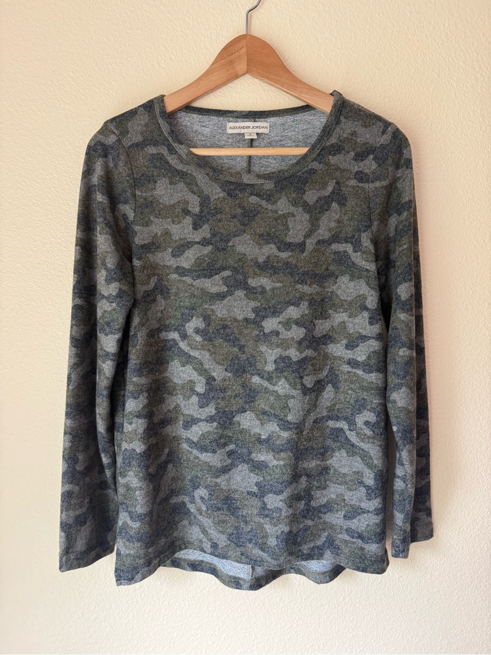 ❇️Alexander Jordan Women's Long Sleeve Camo Tee 2 for $22❇️